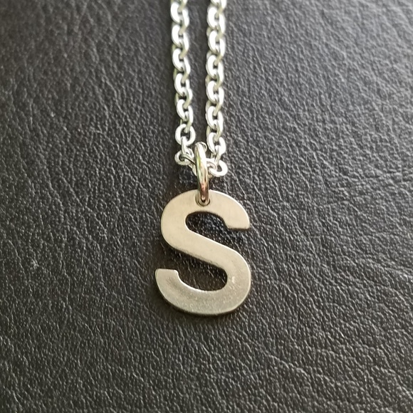 Stainless steel initial necklace, personalized - Picture 3 of 5